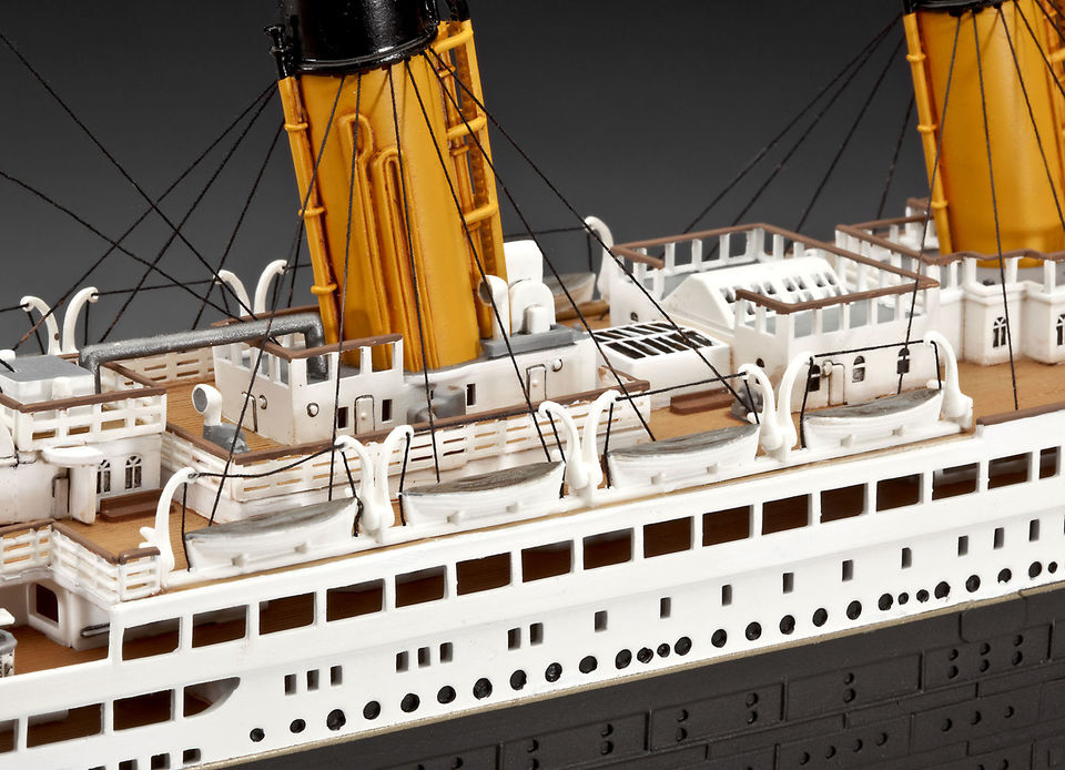 1/400 100th Anniversary Edition R.M.S. Titanic kit in plastica da colorare Nuovo