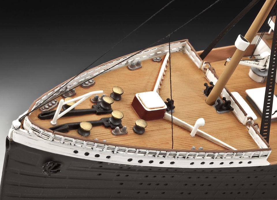 1/400 100th Anniversary Edition R.M.S. Titanic kit in plastica da colorare Nuovo